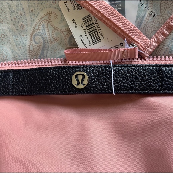 M 💙 Lululemon Easy Kit Travel Bag NWT